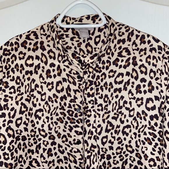 Leopard print Button-up with ties Blouse - Picture 4 of 10